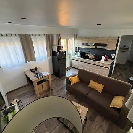 Сasa de vacaciones Maison Confortable à Saint-andré-les-vergers 40 M², Jardin Saint-André-les-Vergers