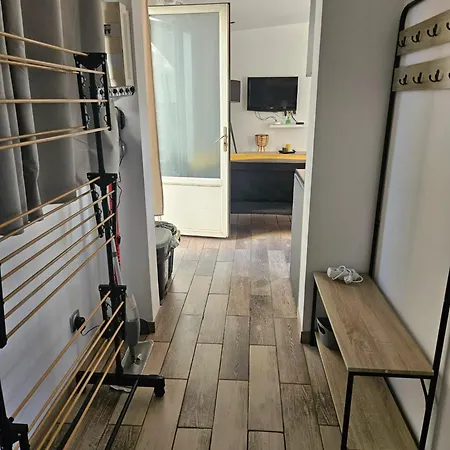 Casa de Férias Maison Confortable à Saint-andré-les-vergers 40 M², Jardin *