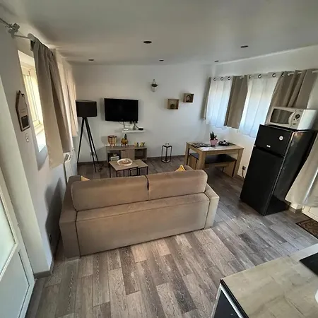 Maison Confortable à Saint-andré-les-vergers 40 M², Jardin Сasa de vacaciones *
